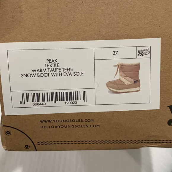 Young soles snow boots